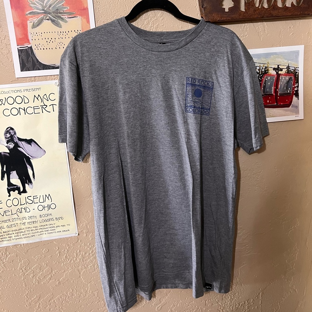 new red rocks tee